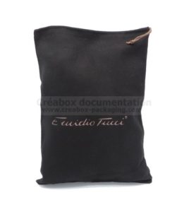 pochon noir pour chaussures - 27x36 cm impression dorée