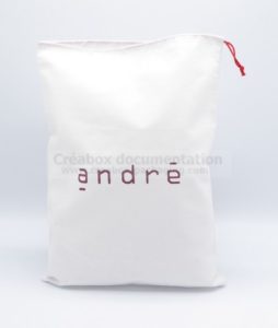 pochon pour chaussures - 37x37 cm cordon rouge